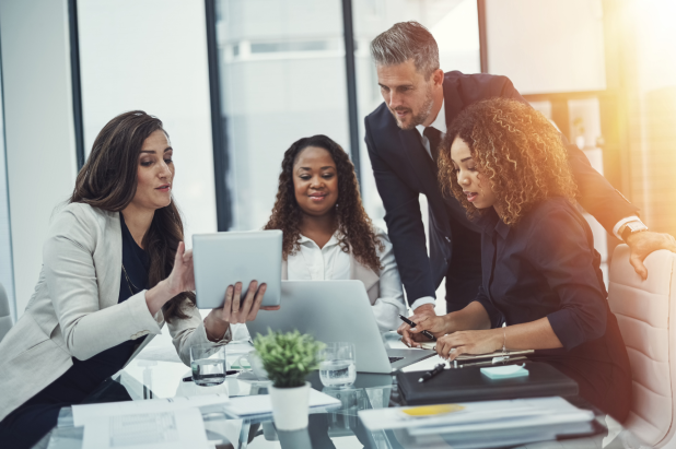 Collaboration, accompagnement, conduite du changement, transformation Image collaboration, accompagnement, réunion clients, travailler ensemble
