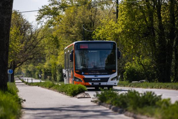 Service de navettes pour entreprises, groupes, événements Photo d'un bus tpg, service navettes